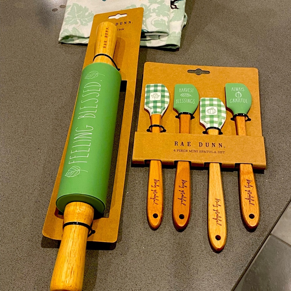 RAE DUNN MINI SPATULA SET & Roller pin